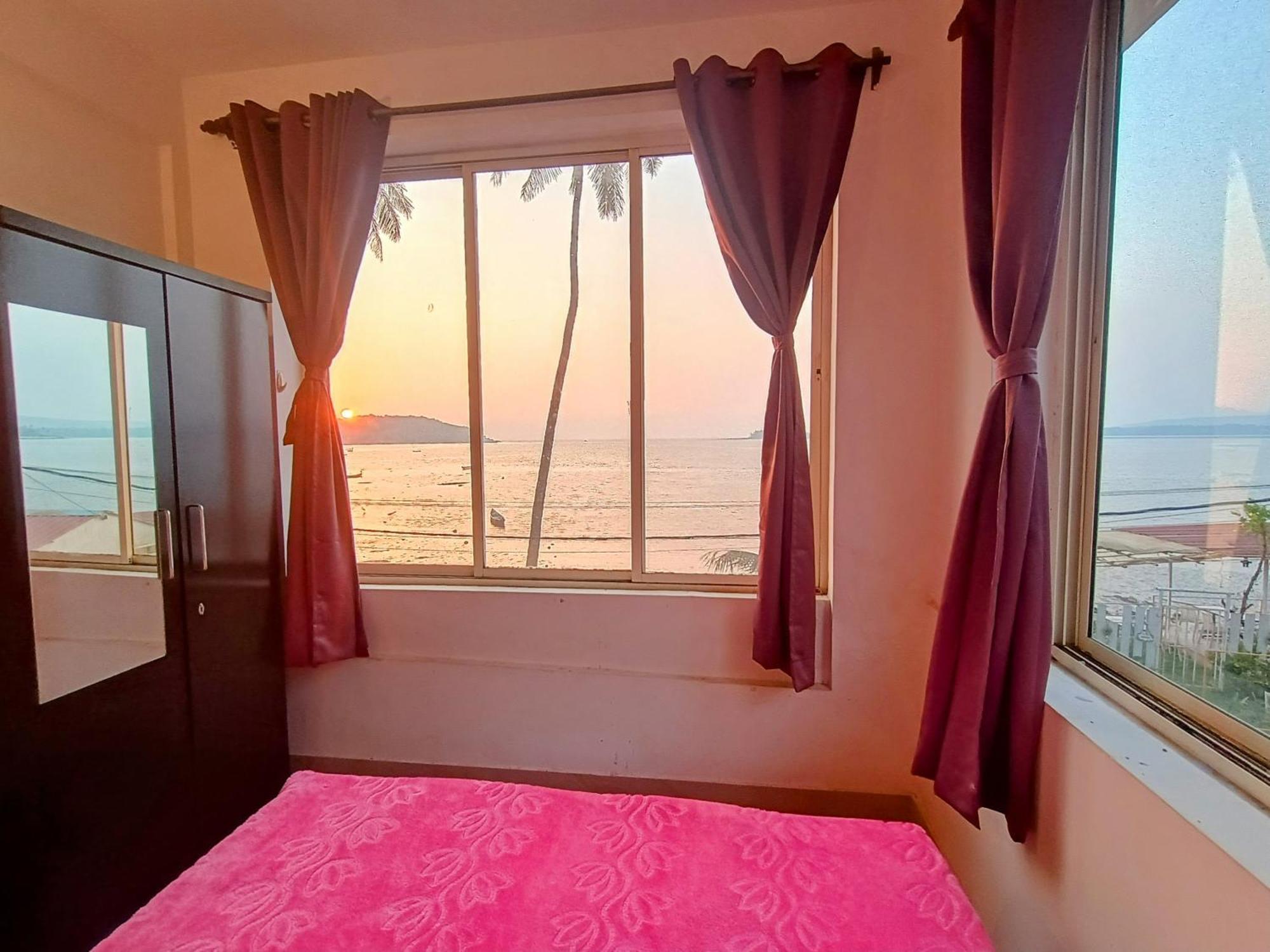 Gs Home On The Bay - Super Sea View Glass Studio Apartment Vagator Exterior photo