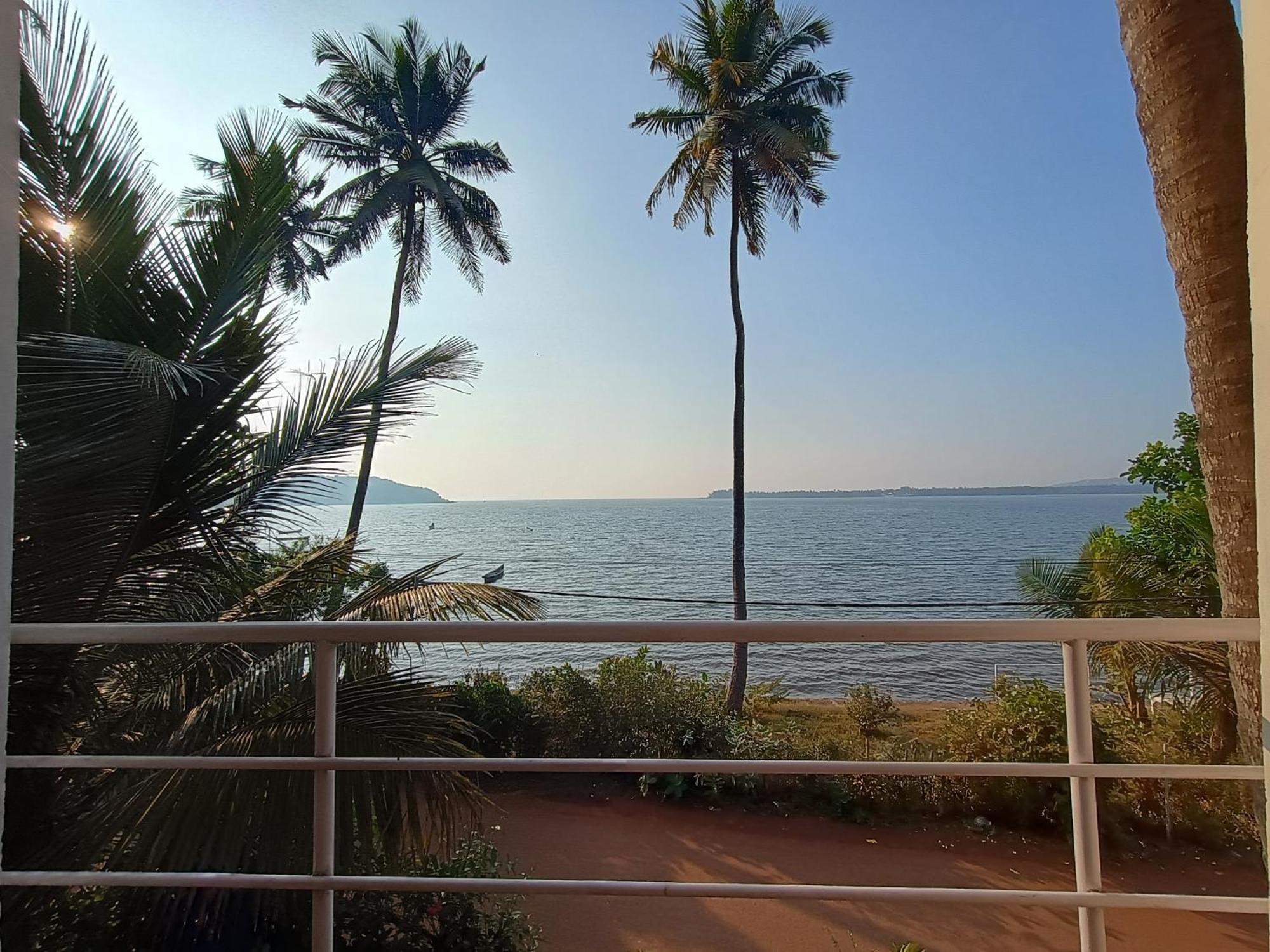 Gs Home On The Bay - Super Sea View Glass Studio Apartment Vagator Exterior photo